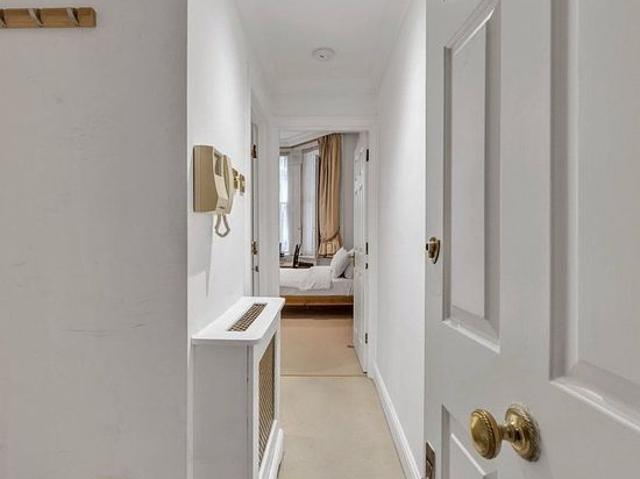 1 bedroom flat in London