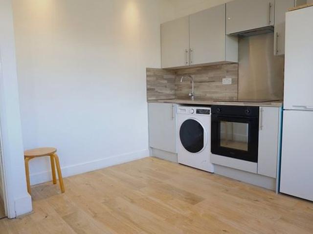1 bedroom flat in London