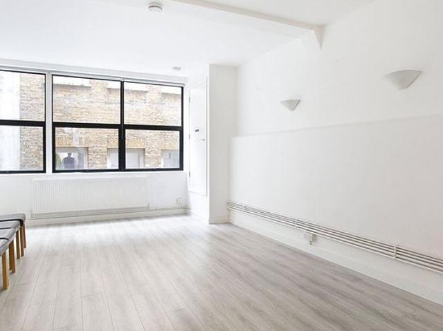 1 bedroom flat in London