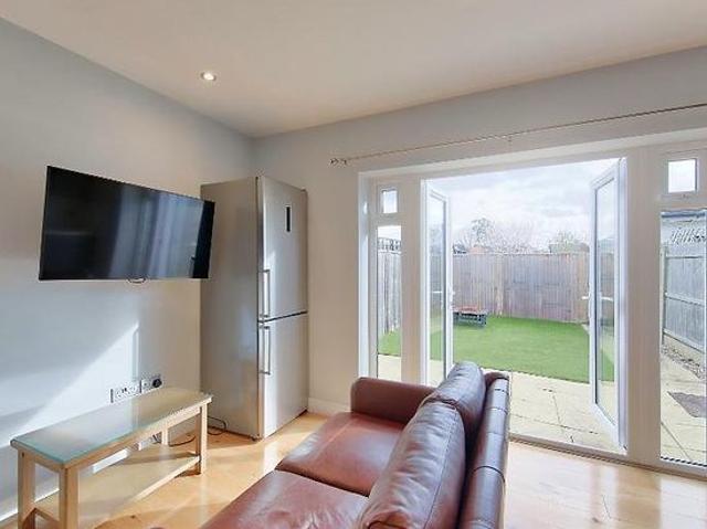 1 bedroom flat in London