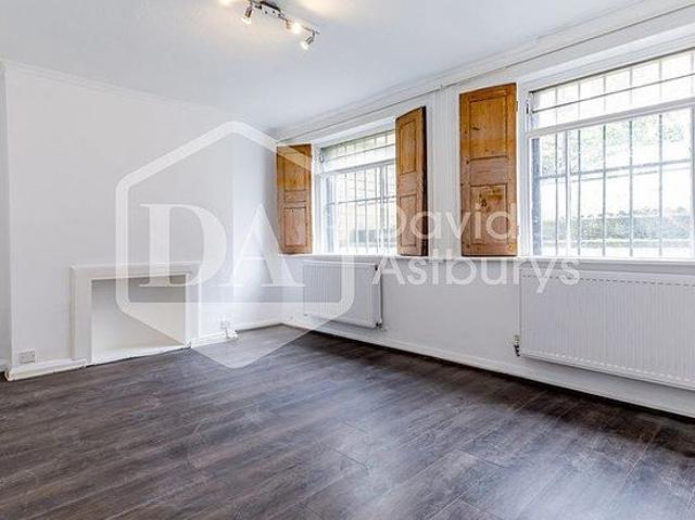 1 bedroom flat in London