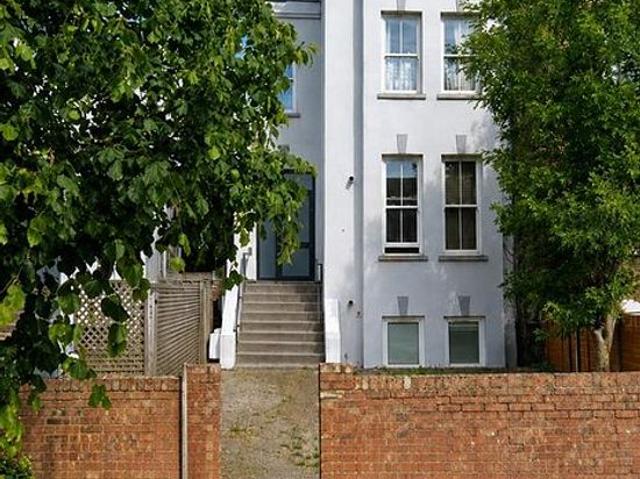 1 bedroom flat in London