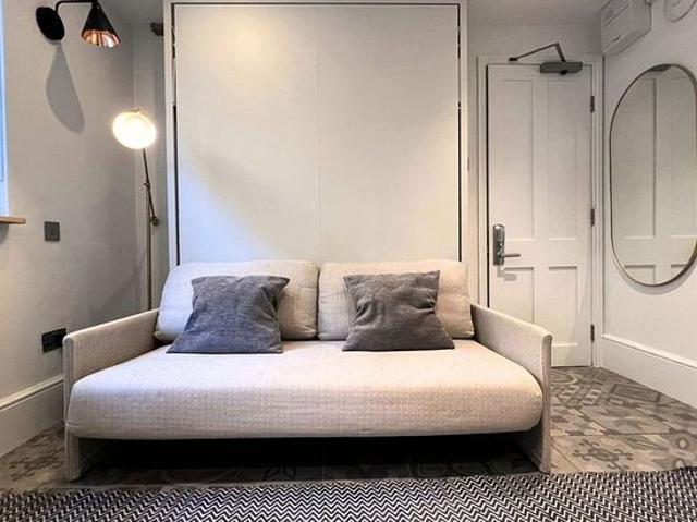 1 bedroom flat in London