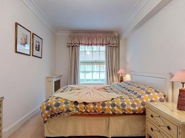1 bedroom flat in London