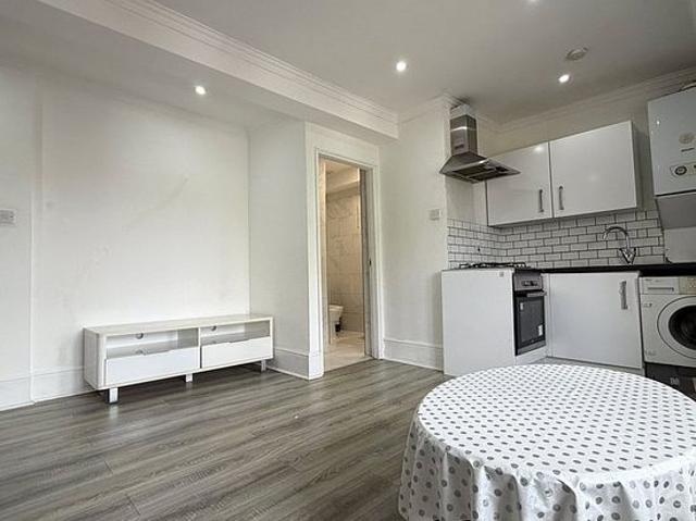 1 bedroom flat in London