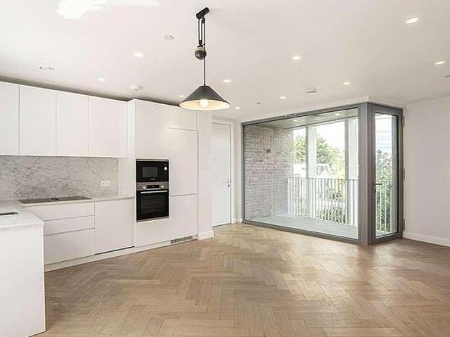 1 bedroom flat in London