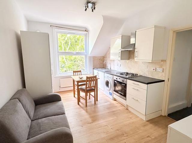 1 bedroom flat in London