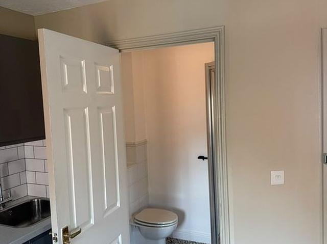 1 bedroom flat in London