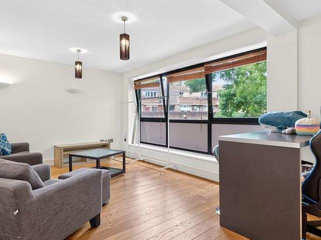 1 bedroom flat in London