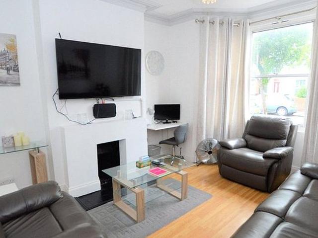 1 bedroom flat in London
