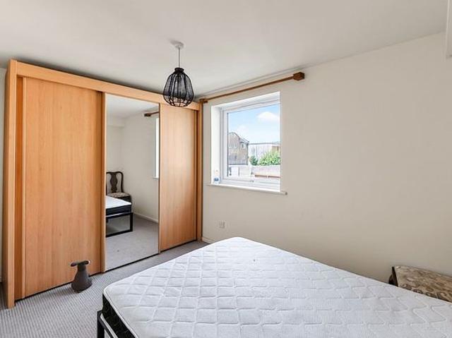 1 bedroom flat in London