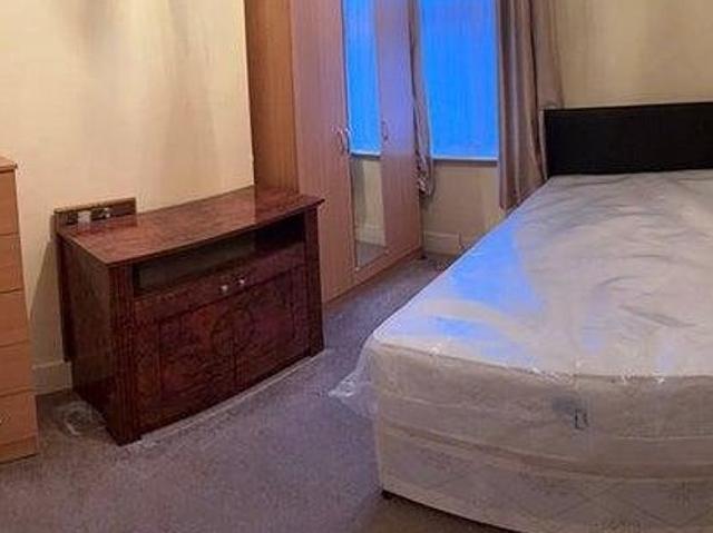 1 bedroom flat in London