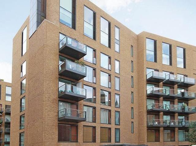 1 bedroom flat in London