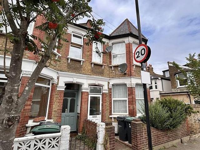1 bedroom flat in London