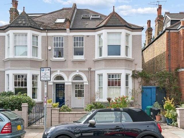 1 bedroom flat in London