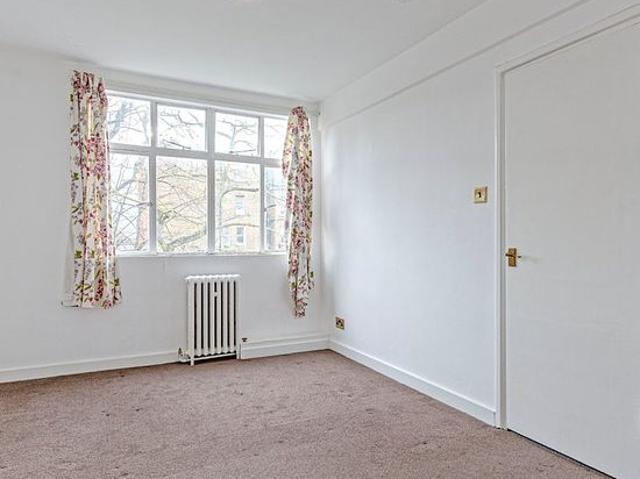 1 bedroom flat in London
