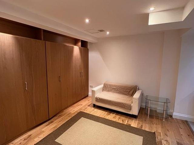 1 bedroom flat in London