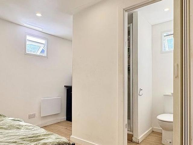 1 bedroom flat in London