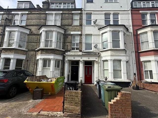 1 bedroom flat in London