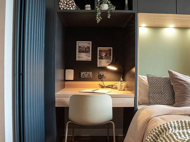 1 bedroom flat in London
