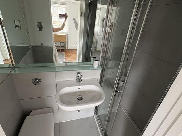 1 bedroom flat in London