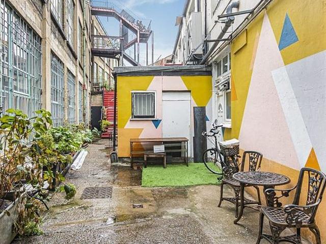 1 bedroom flat in London
