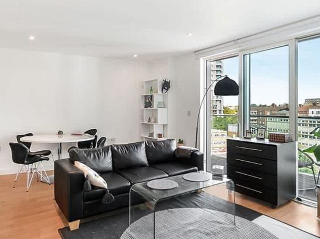 1 bedroom flat in London