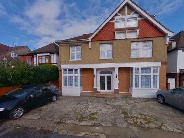 1 bedroom flat in London