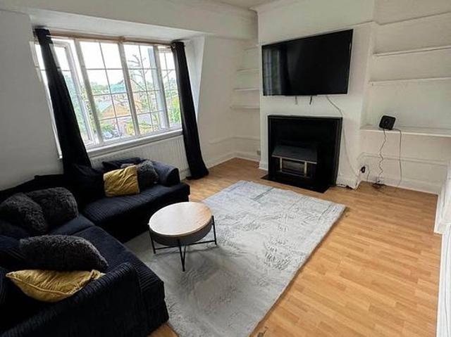 1 bedroom flat in London