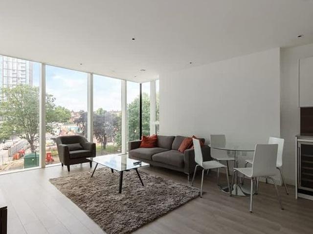 1 bedroom flat in London