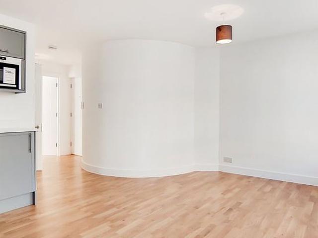 1 bedroom flat in London