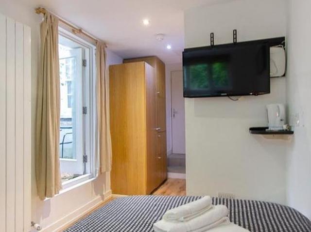 1 bedroom flat in London