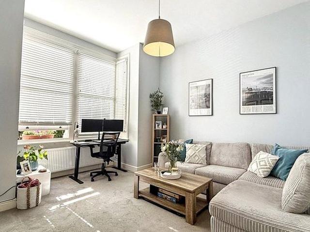 1 bedroom flat in London