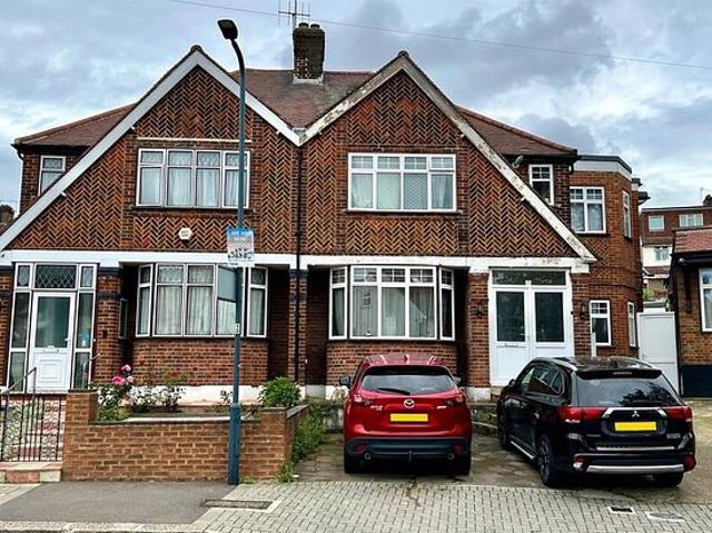 1 bedroom flat in London
