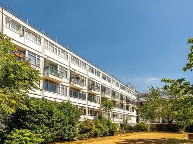 1 bedroom flat in London