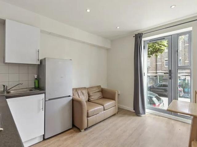 1 bedroom flat in London