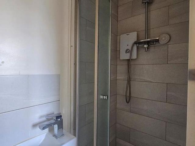 1 bedroom flat in London