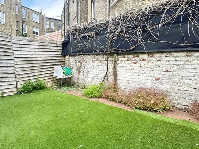 1 bedroom flat in London