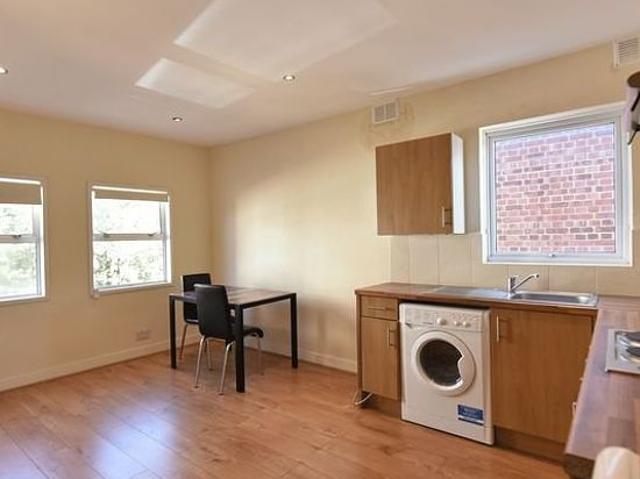 1 bedroom flat in London