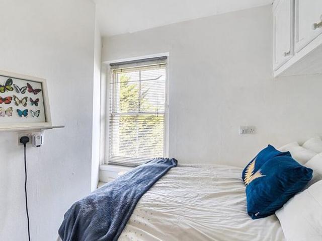 1 bedroom flat in London