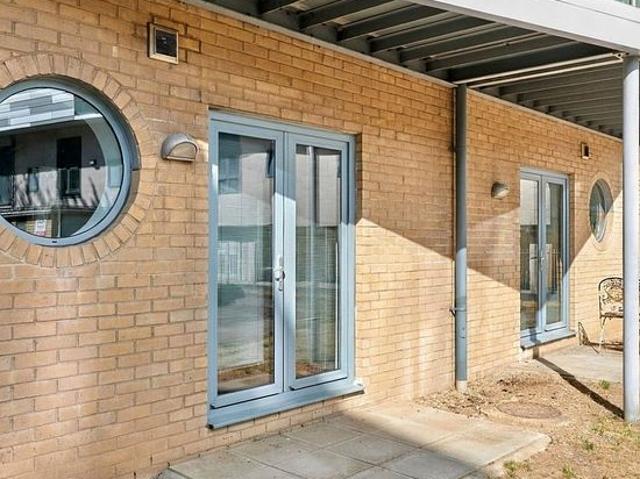 1 bedroom flat in London