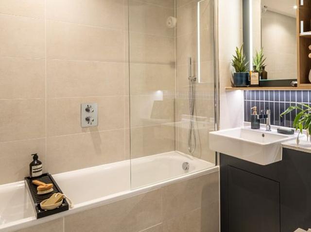 1 bedroom flat in London