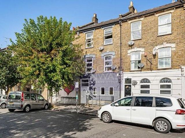 1 bedroom flat in London