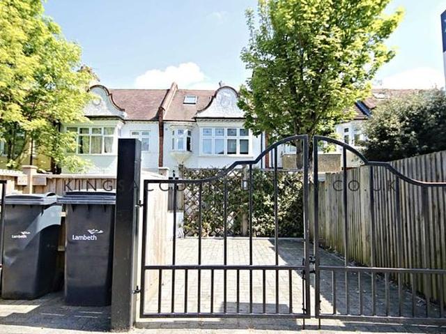 1 bedroom flat in London