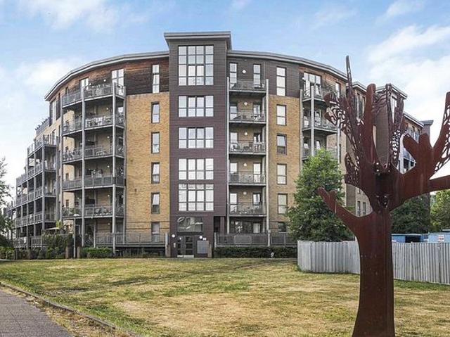 1 bedroom flat in London