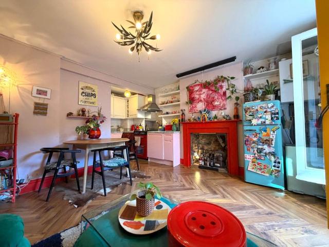 1 Bedroom Flat in Maida Vale — December & January