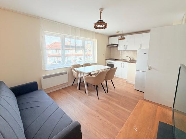 1 Bedroom Flat in N18, Universal Credit, Furnished