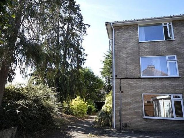1 bedroom flat in New Malden