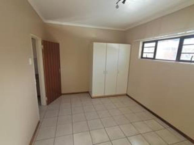 1 Bedroom Flat in Rhodesdene