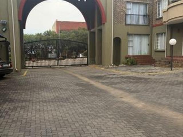 1 Bedroom Flat in Rooihuiskraal North